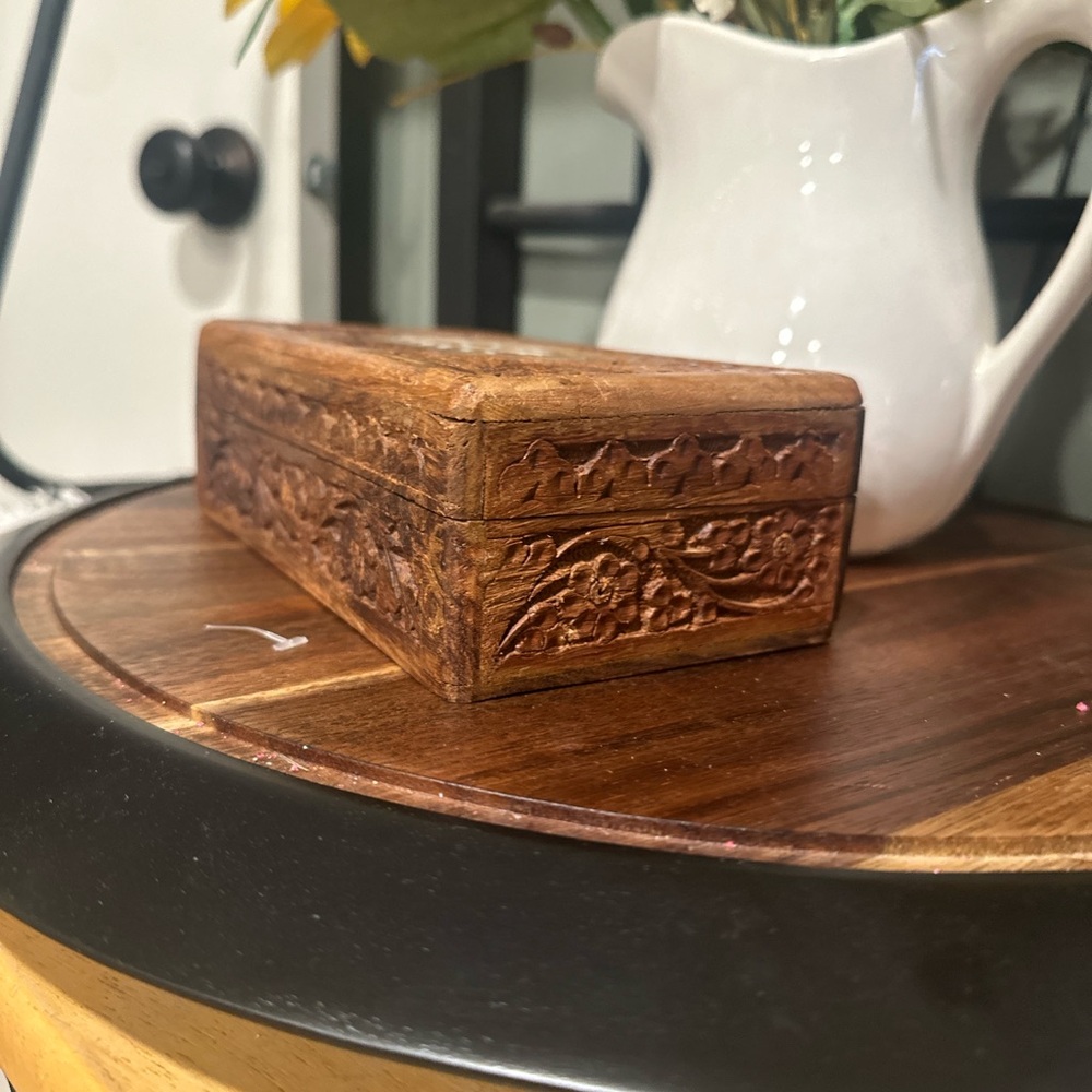 Vintage Handcrafted Wooden Box with Intricate Design - Picture 4 of 7